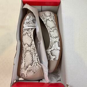 NIB Beartraps Mitsy Faux Snakeskin Tan Slip On Casual Flat Low Wedge